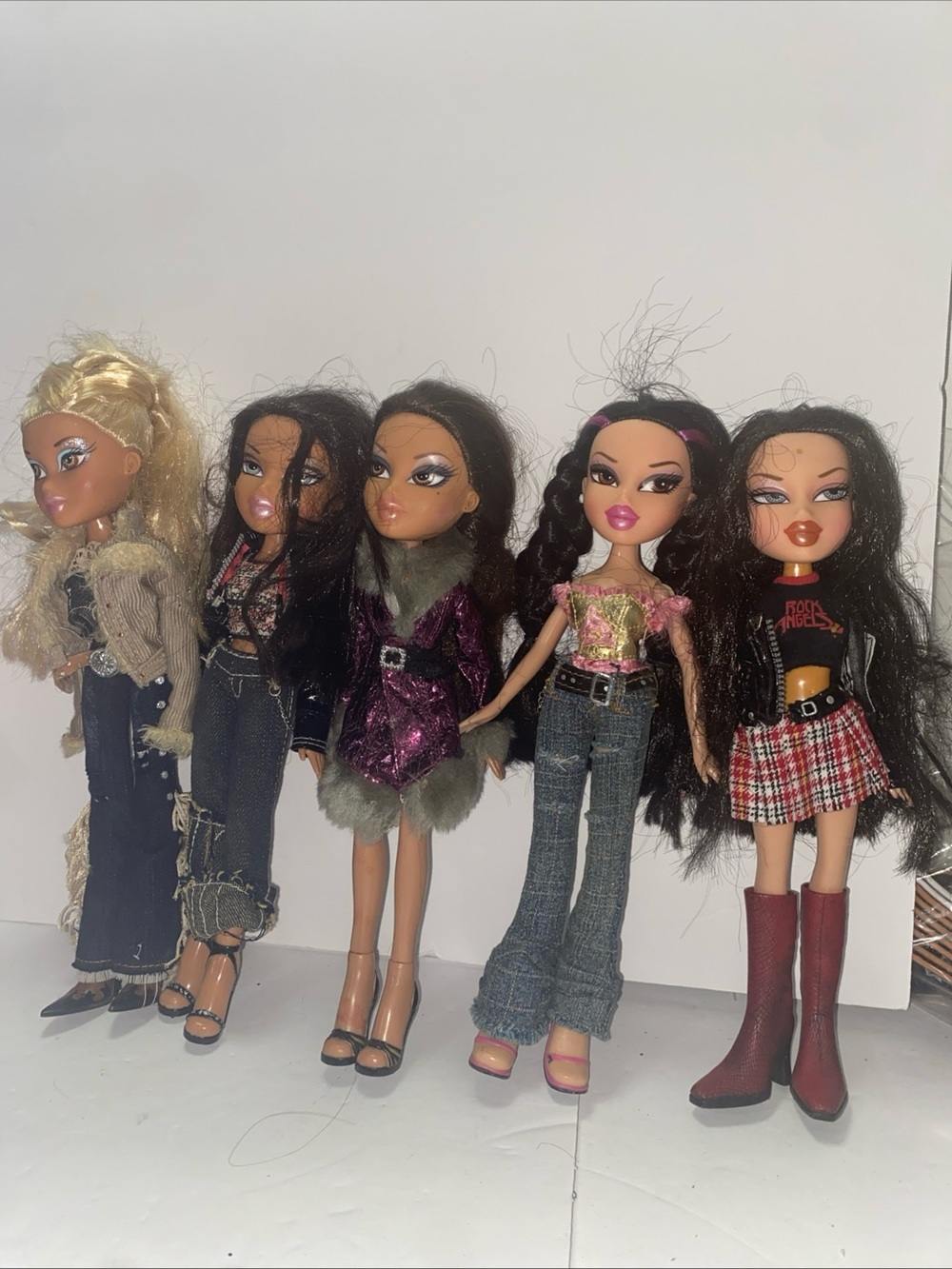 Bratz dolls lot of 5